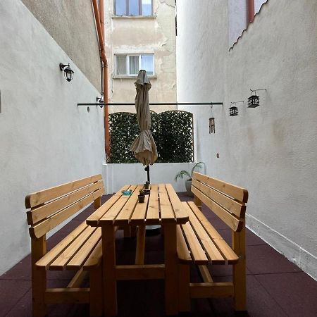 Central Apartment W/ Fire Place - Ground Floor Bukares Bagian luar foto