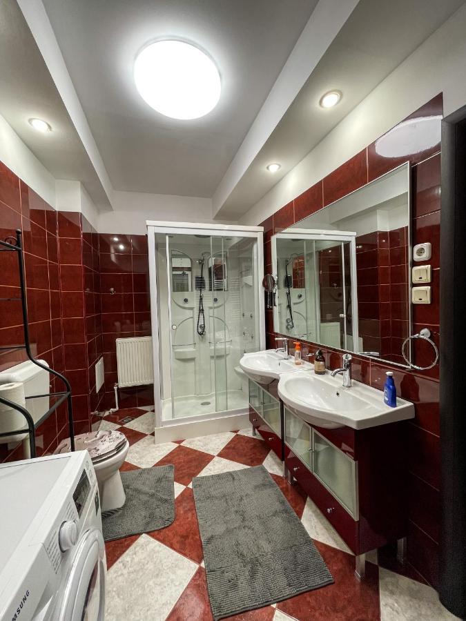 Central Apartment W/ Fire Place - Ground Floor Bukares Bagian luar foto