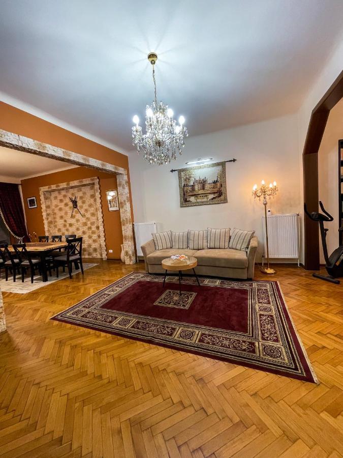 Central Apartment W/ Fire Place - Ground Floor Bukares Bagian luar foto