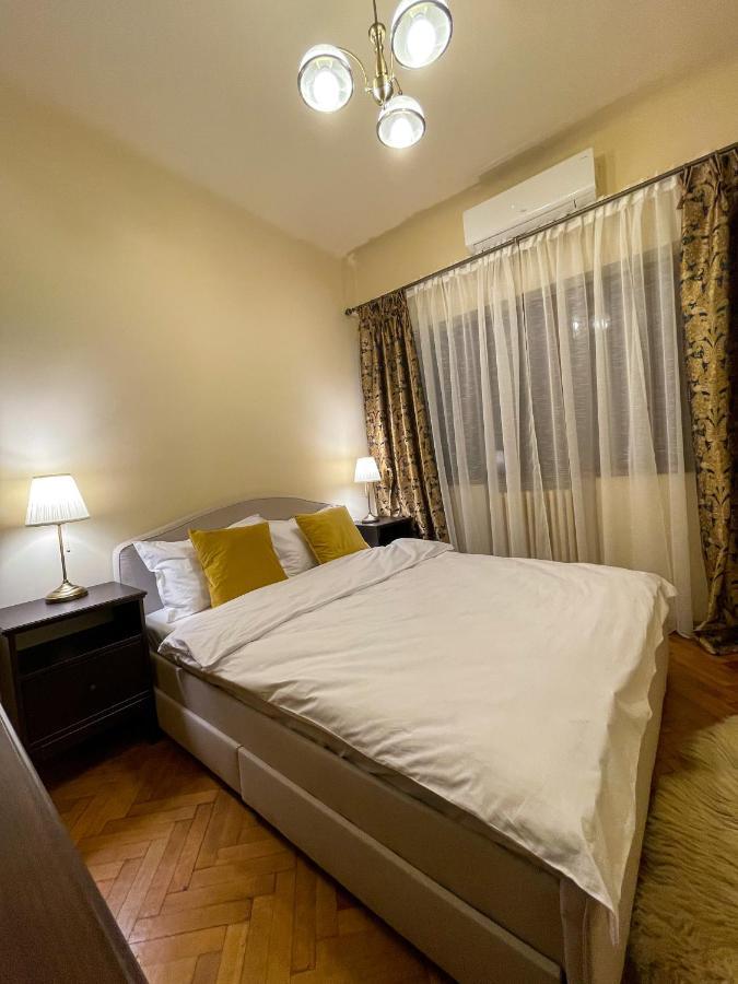 Central Apartment W/ Fire Place - Ground Floor Bukares Bagian luar foto